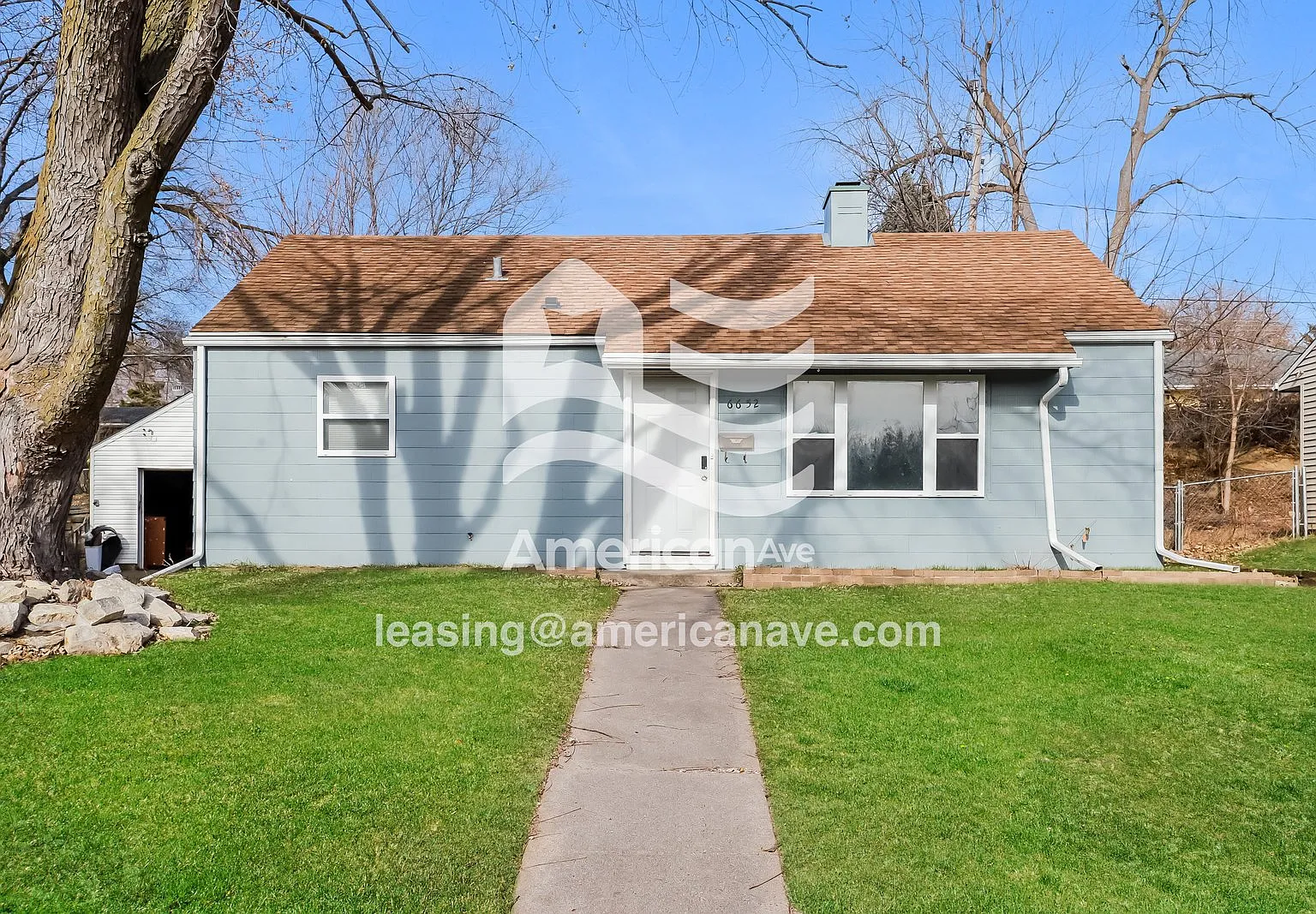 3 bed, 1.0 bath, 864 sqft, $1,272 — Photo 1