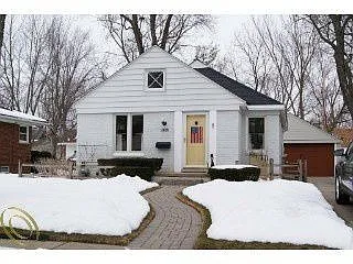 2439 Buckingham Ave photo 1