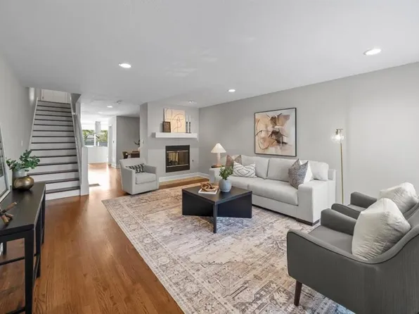 1101 W 47th St APT B, Kansas City, MO 64112