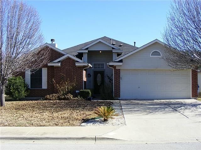 1st image of 802 Eaglecreek Dr
