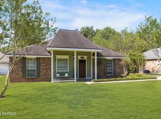 120 Meadow Gln, Youngsville, LA 70592