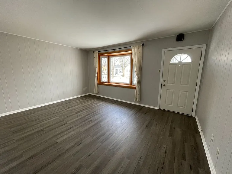 3449 S Kansas Ave — Photo 4