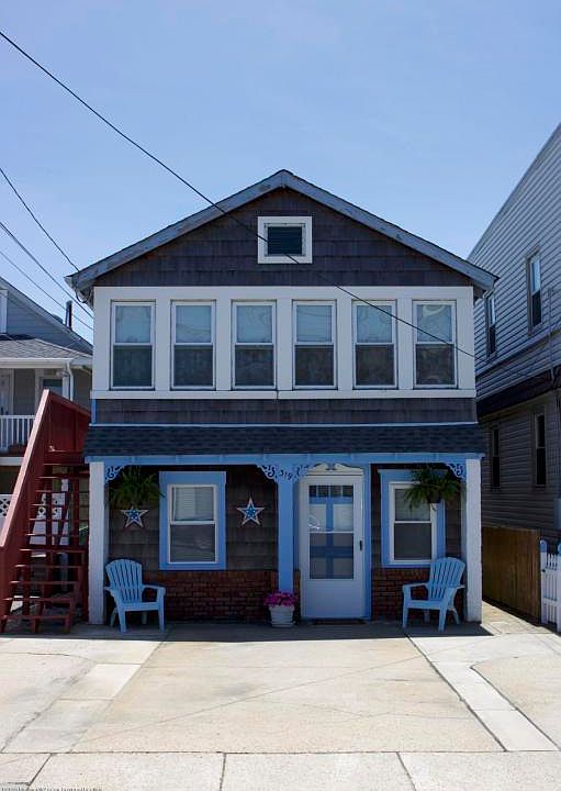 1st image of 319 Grant Ave