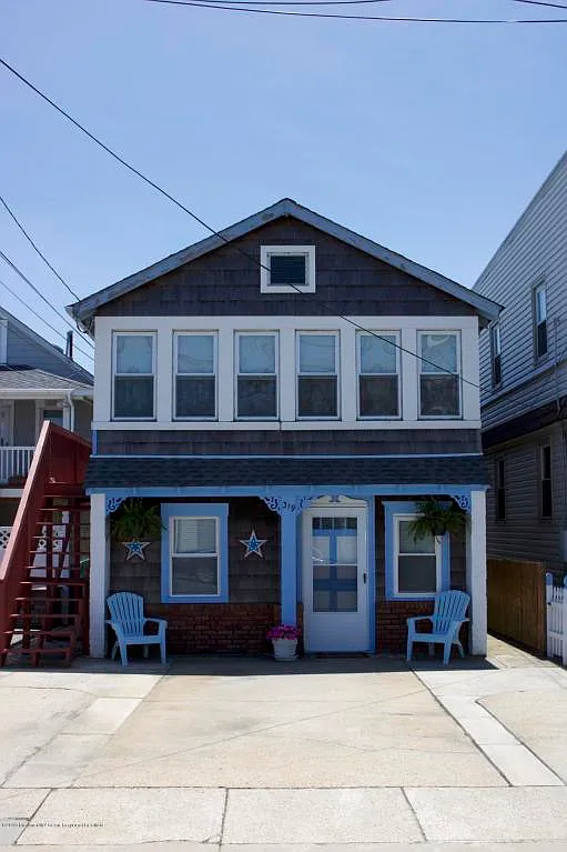 319 Grant Ave photo 1