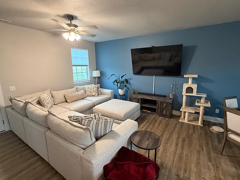 242 NW Common Pl — Photo 3