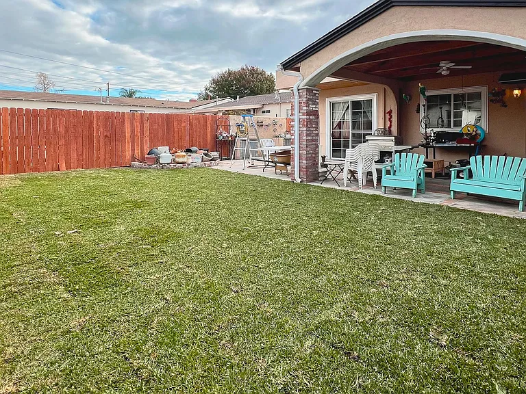 5627 Adele Ave — Photo 7