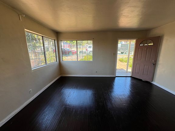2nd image of 2324-28 W Jewett St #2326
