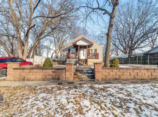 1927 23rd St, Des Moines, IA 50310