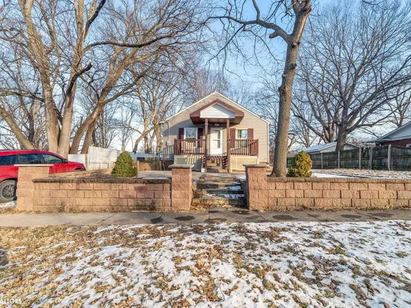 1927 23rd St, Des Moines, IA 50310