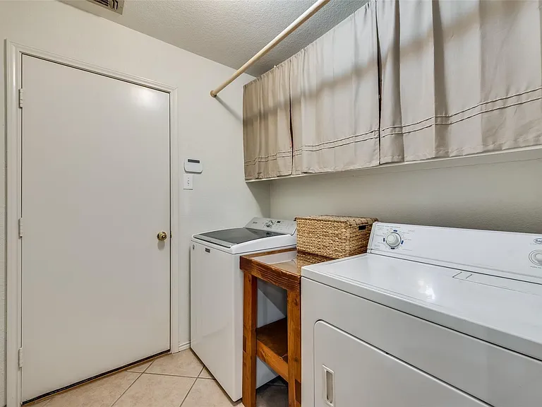 808 Amber Ct — Photo 12