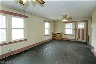4th image of 181 Willard Ave E