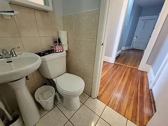 2 bed, 1.0 bath, 9999 sqft, $2,300 — Photo 4