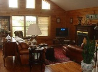 134 Lakeview Cir, Byrdstown, TN 38549