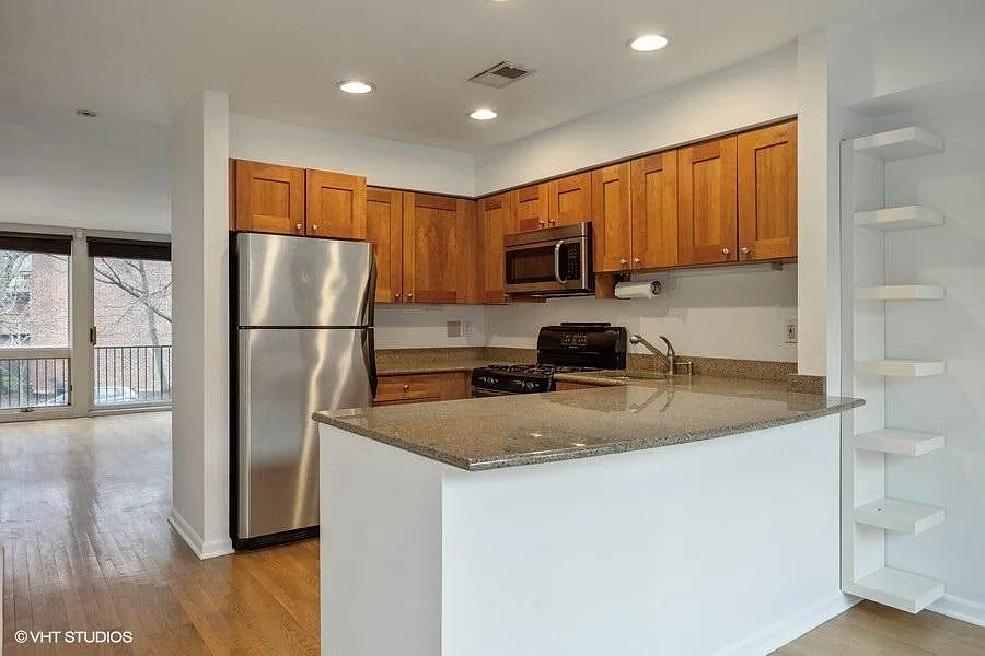 2 bed, 2.5 bath, 1200 sqft, $4,800 — Photo 2