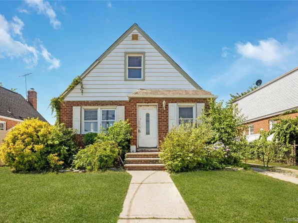 30 Viola Street, Valley Stream, NY 11580