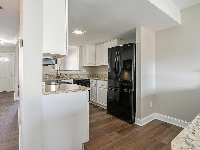 2280 Suzann Dr — Photo 11
