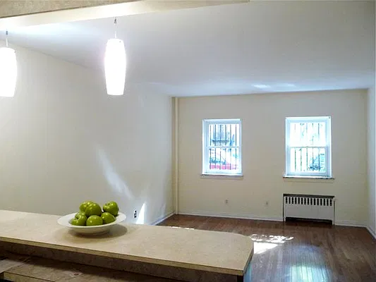 Rented by Perry Associates NYC Inc | media 12