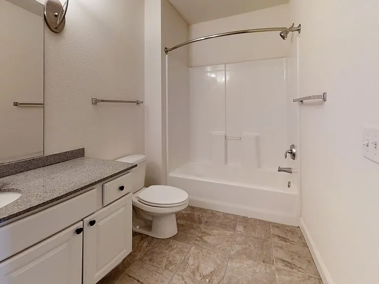 Delafield Woods Apartments — Photo 17
