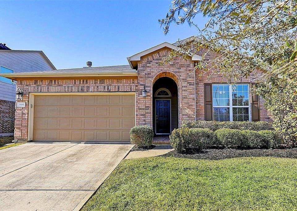 Immaculate single story home in Mission Sienna.