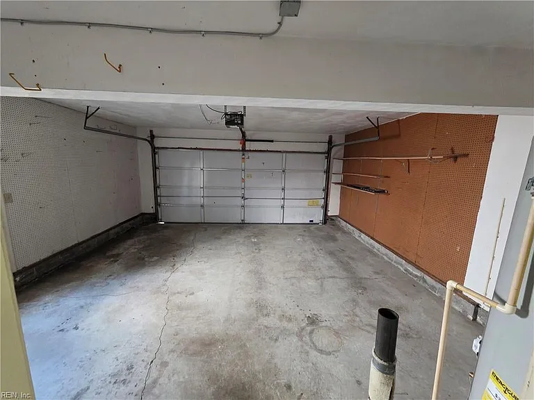 1460 Berkshire Dr — Photo 27