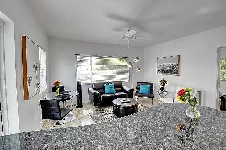 1006 Casuarina Rd #7 — Photo 6