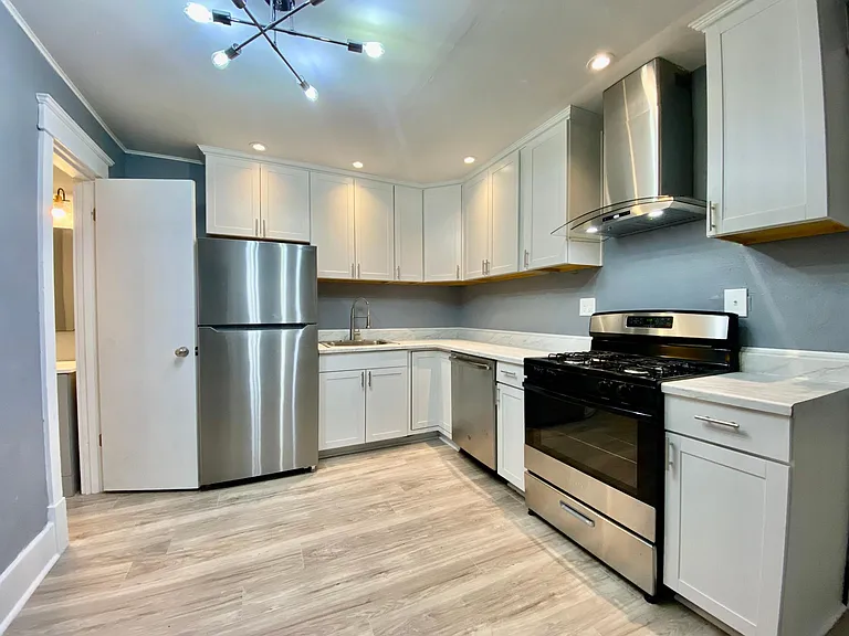 2059 May Ave — Photo 9