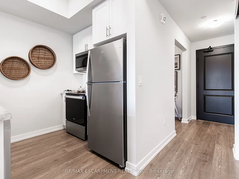 870 Queenston Rd #504 — Photo 11