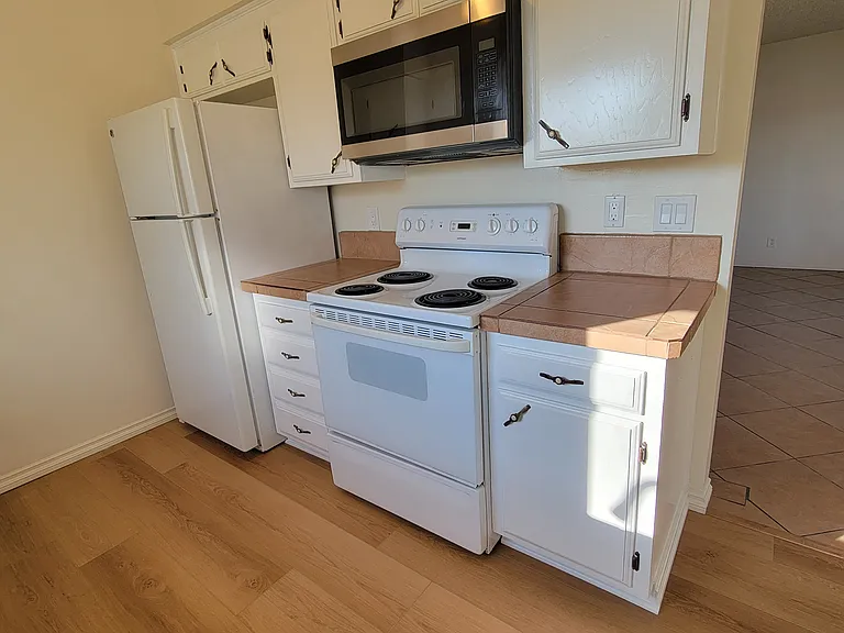 211 Cypress St #4 — Photo 17