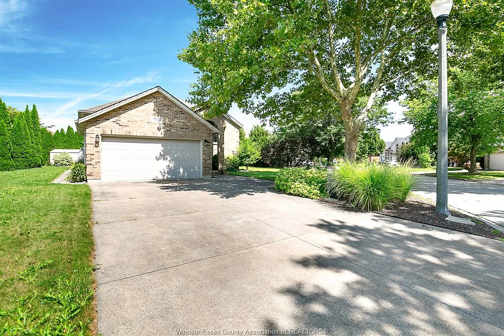 5 bed, $3,195 — Photo 3