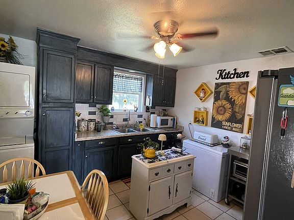 4th image of 1010 Pate St