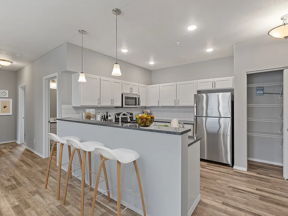 Broadway12 - Apartments for Rent in Spokane Valley