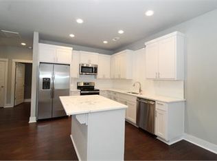 910 W Cato Springs Rd, Fayetteville, AR 72701