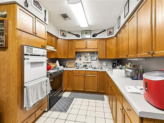 4th image of 228 Azalea Dr