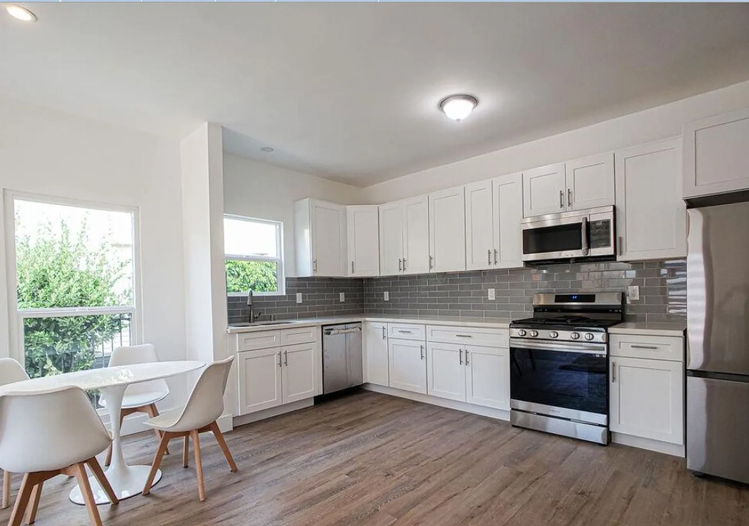 2951 Francis Avenue — Photo 2