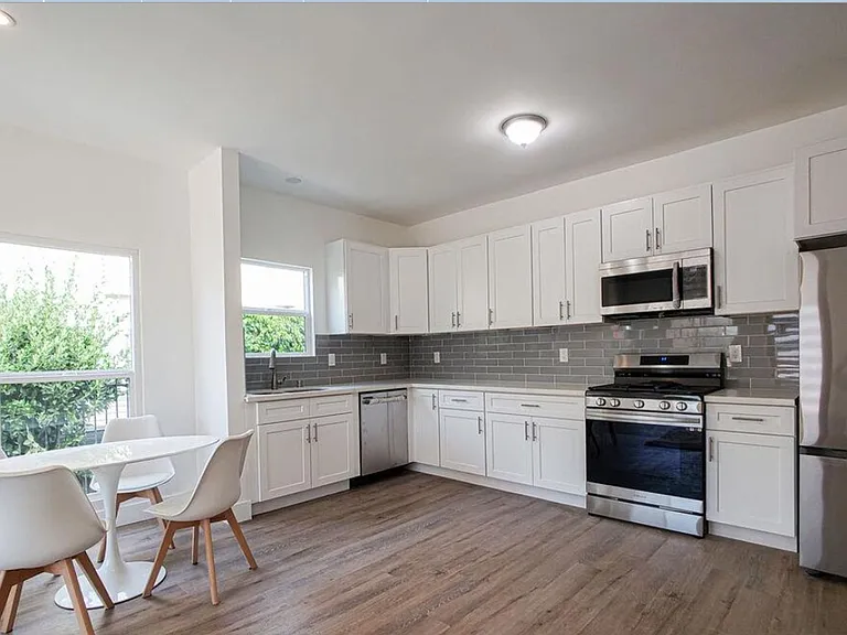 2951 Francis Ave — Photo 2
