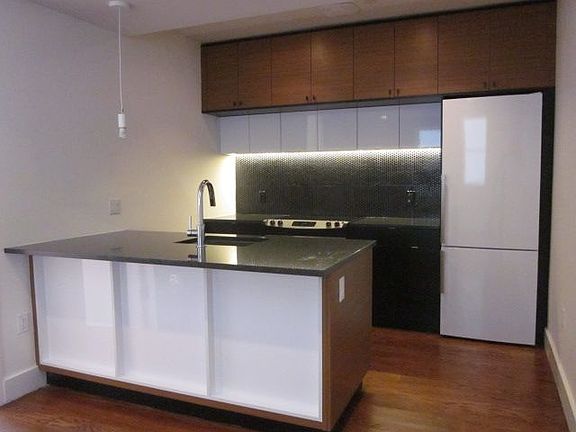 3rd image of 190 Hawthorne St