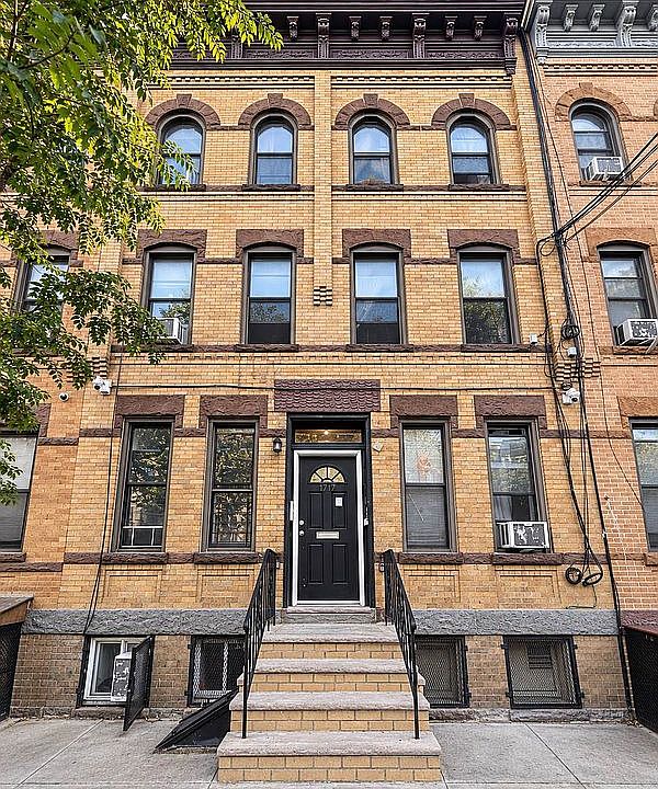 1st image of 1717 Linden St