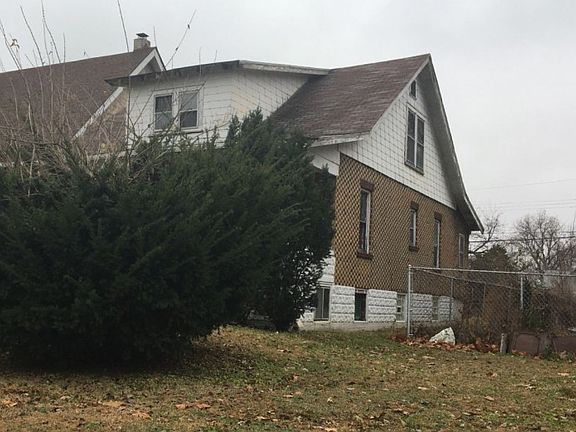 2nd image of 2640 Market Ave