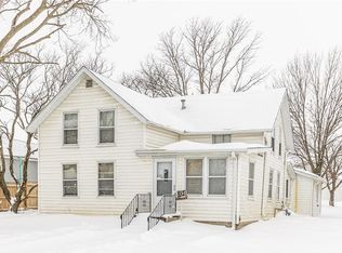 304 8th Ave, Clarence, IA 52216