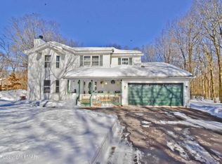 114 Hazelnut Ct, Long Pond, PA 18334