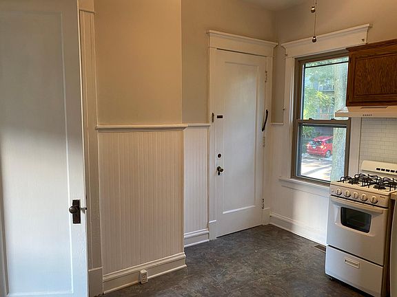 4th image of 38 Anderson Pl #4