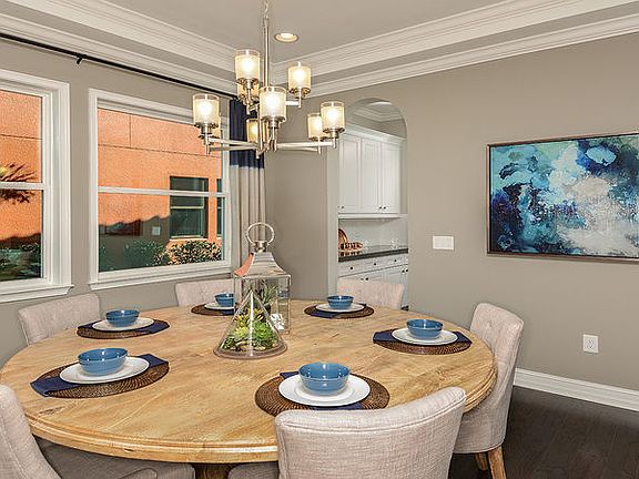 Saratoga model home - Dining room