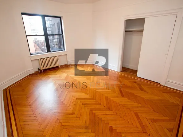 145 East 35th Street image 1 of 6