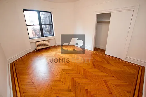 145 E 35th St #3ME Photo 1