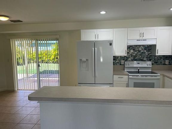 5th image of 617 NE 10th Ave