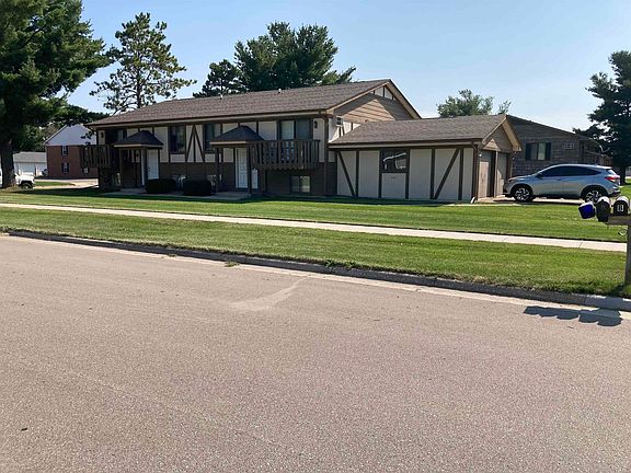 2nd image of 922 Suffolk Dr