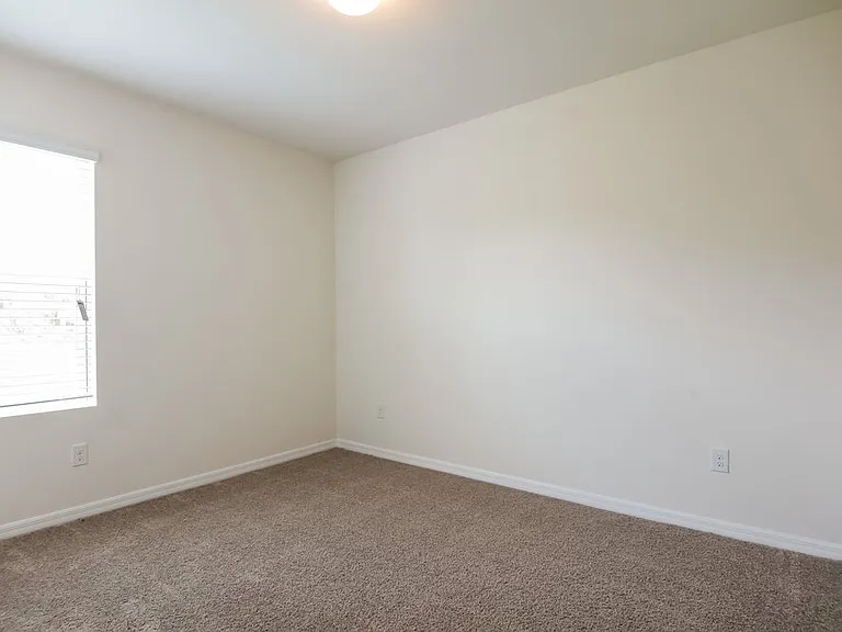 714 SW 6th St — Photo 12