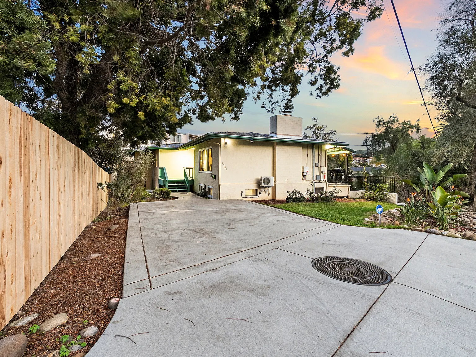 4 bed, 2000 sqft, $8,400 — Photo 3
