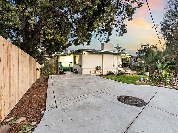 Driveway parking for easy and convenient arrivals and departures!