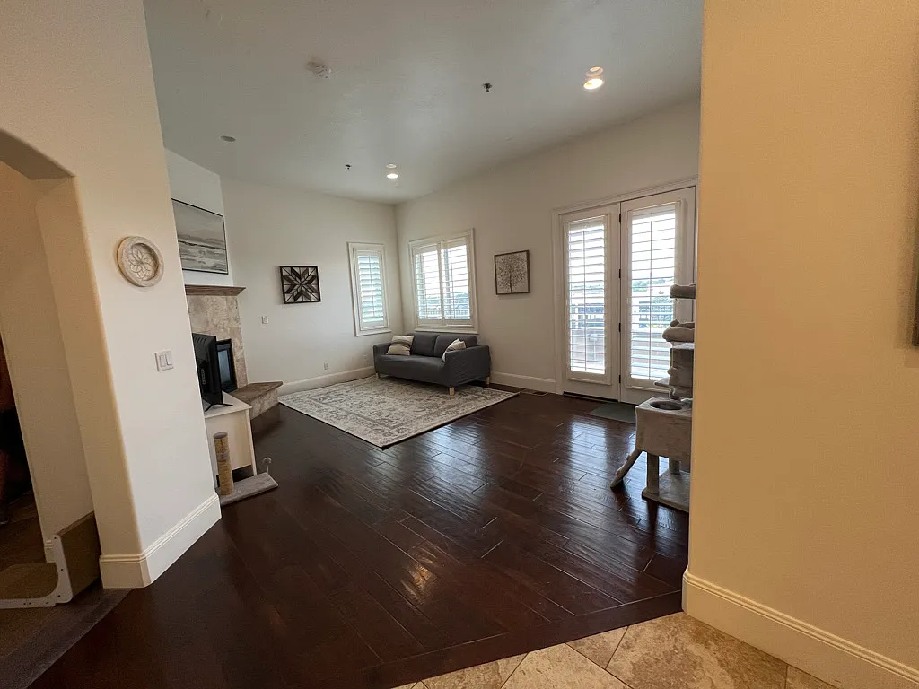 3 bed, 2.5 bath, 1692 sqft, $1,950 — Photo 3